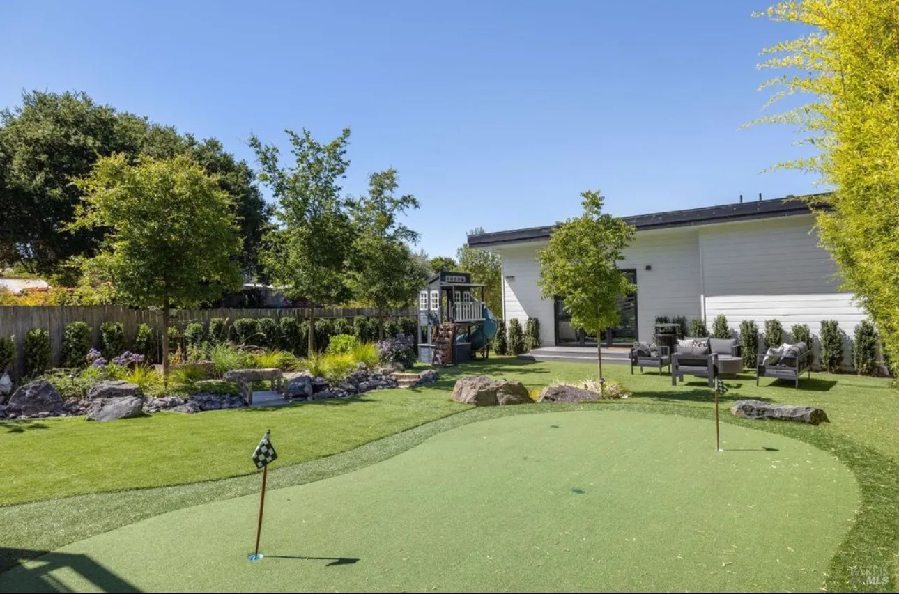 Backyard putting green